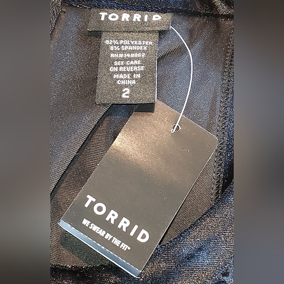 Torrid Black Velvet Peplum Sleeveless V Peep Hole Shirt NWT - Picture 4 of 6